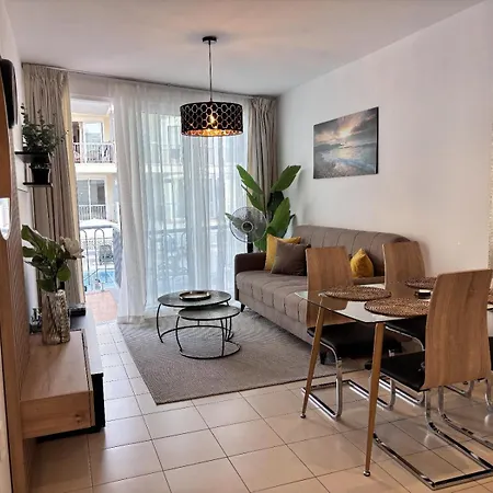 Poseidon 6 - Cozy With Swimming Pool Apartamento